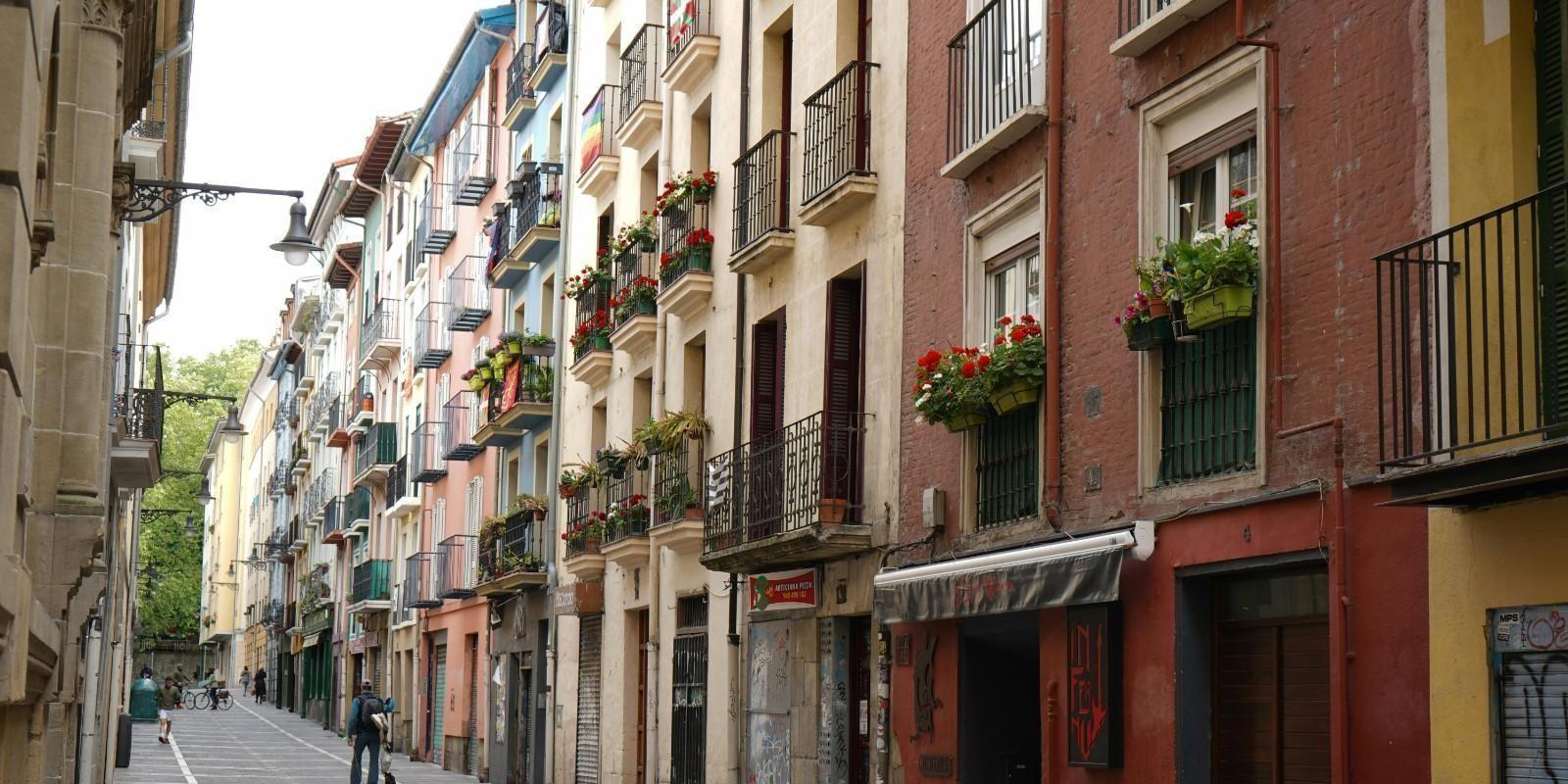 Cómo Encontrar el Hogar Perfecto para una Familia en Crecimiento en Pamplona y Navarra