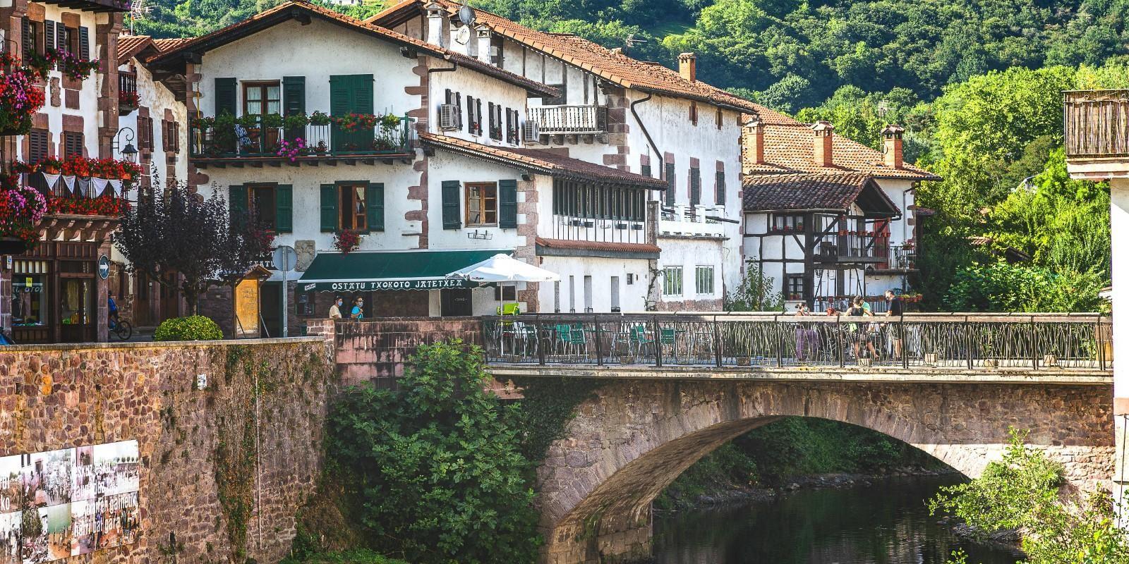 Beneficios de contratar un agente inmobiliario, mejor una casa en Navarra o un piso en Pamplona