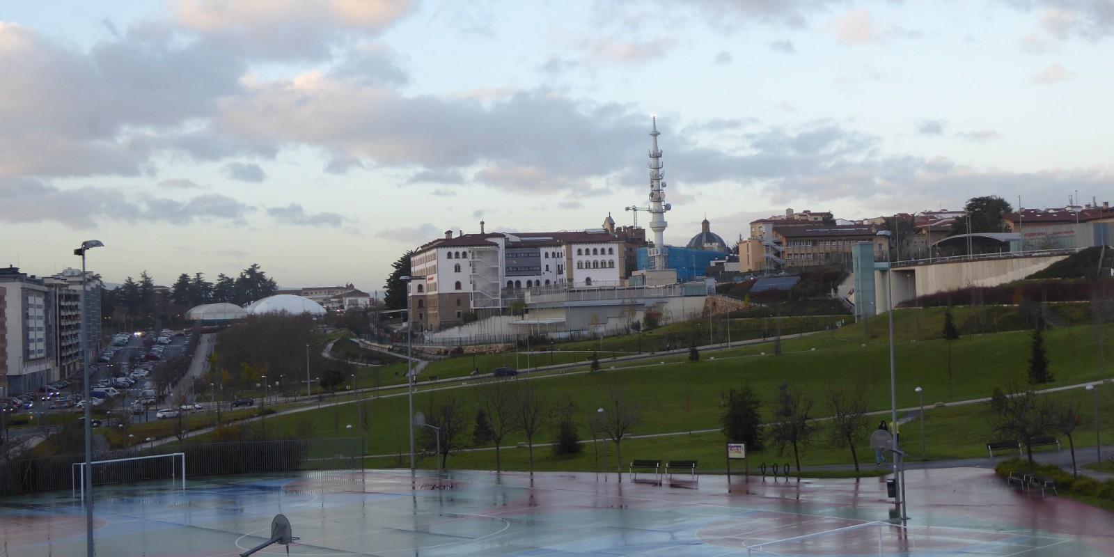 ¿El Nido Vacío Pesa Demasiado? La Verdad Sobre Cambiar de Casa en Navarra Cuando los Hijos se Van