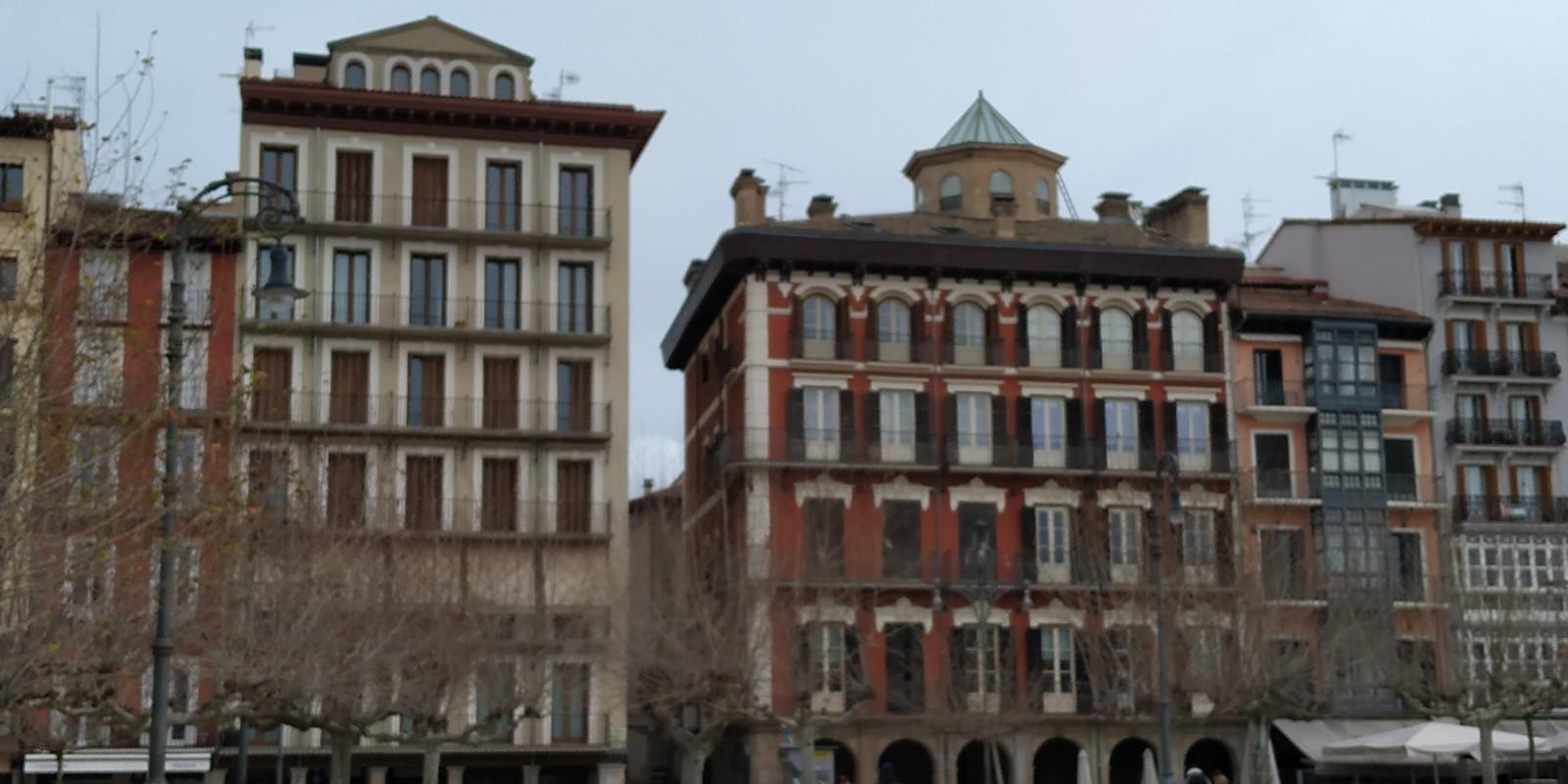 ¿Qué impuestos paga el vendedor al vender una casa como particular en Pamplona?