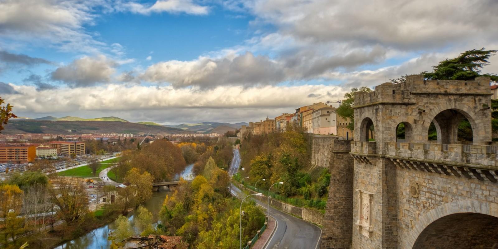Pamplona todo el año: trabajo, ocio y fiestas que hacen única la vida en esta ciudad