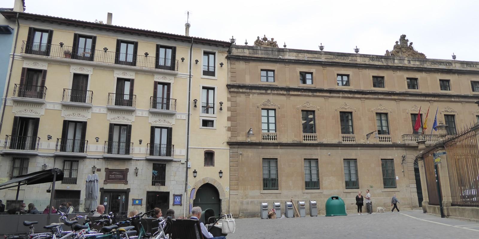 Vender vivienda en Pamplona para mayores de 65 años guía práctica 2026